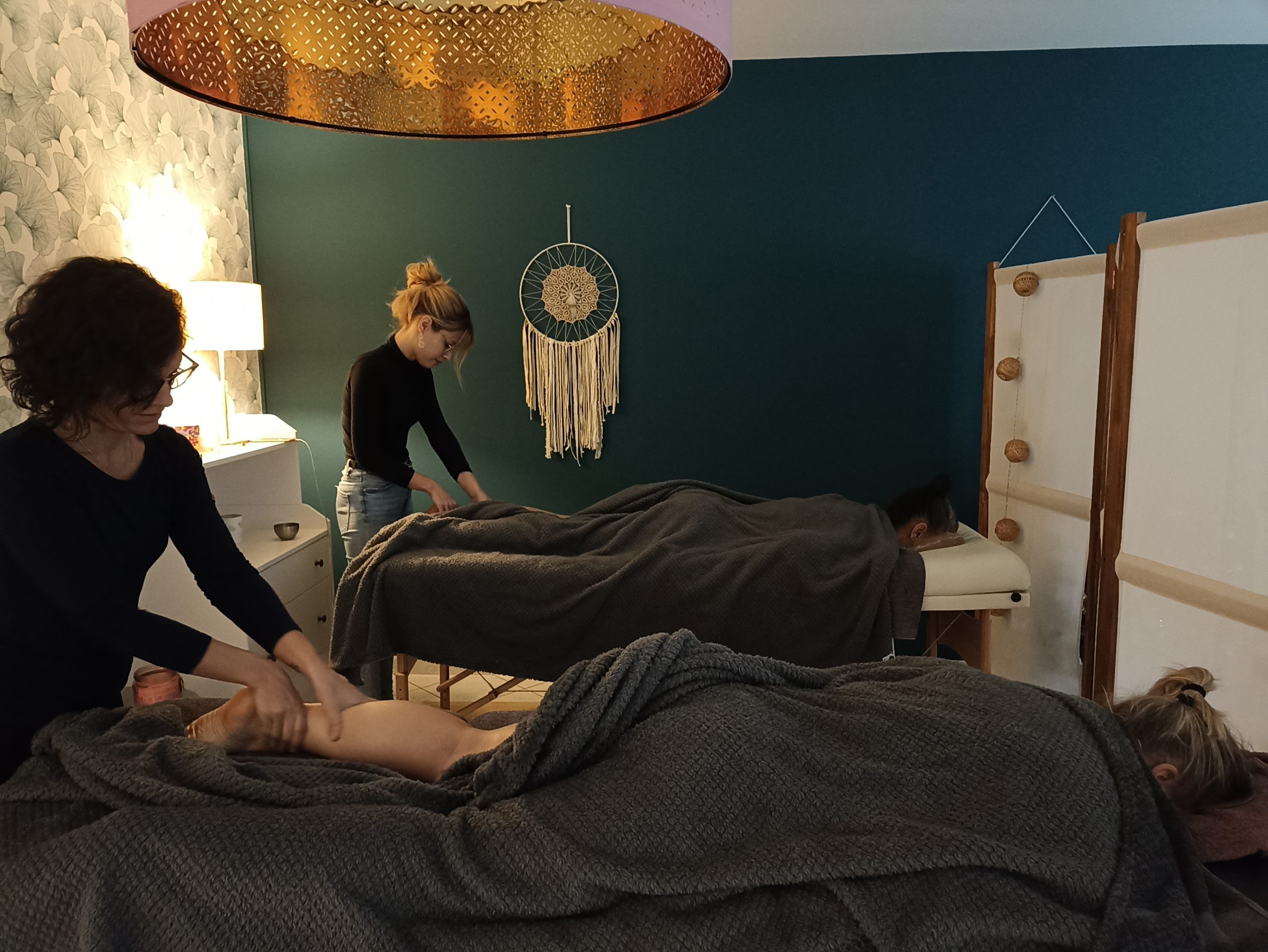 Massage à 4 mains, relaxation décuplée par la synchronisation de 2 masseuses